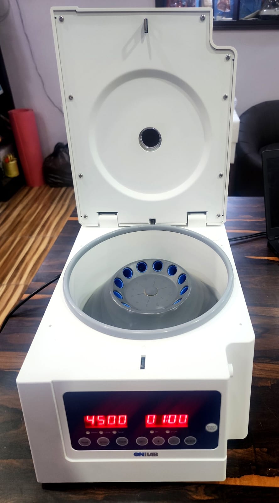 DM0408 Centrifuge Onilab USA 4500 RPM Supplier in Pakistan